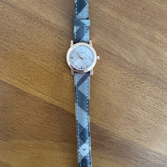 Burberry Two-Tone Watch with Patterned Strap - Picture 2 of 3
